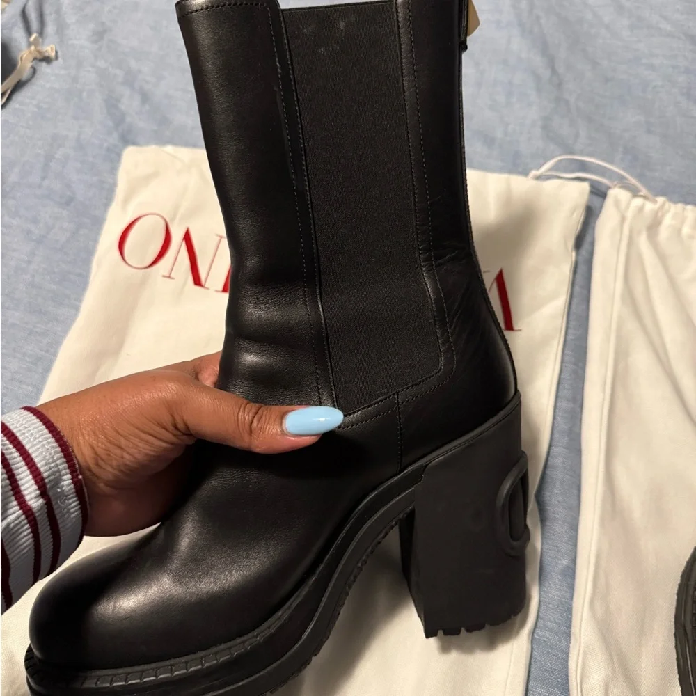 Valentino Garavani VLogo Black Leather Ankle Boots (EU42) - Picture 2 of 9